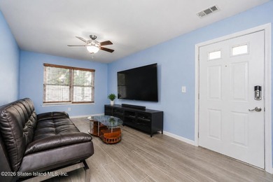 Welcome to this beautiful end-unit townhouse in the heart of - photo 6