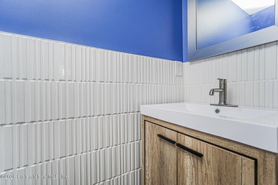 Welcome to this beautiful end-unit townhouse in the heart of - photo 9