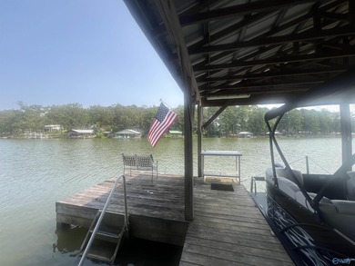Discover the perfect waterfront family getaway on Lake Weiss in - photo 12