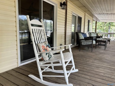 Discover the perfect waterfront family getaway on Lake Weiss in - photo 14