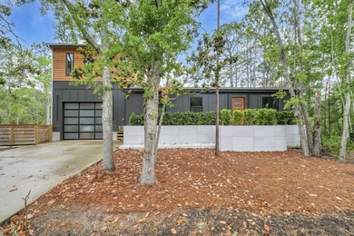Professional and concise Contemporary residence located on a - photo 1