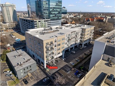 Move-in ready and perfectly positioned in the heart of Downtown - photo 31