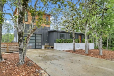 Professional and concise Contemporary residence located on a - photo 2