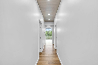 Professional and concise Contemporary residence located on a - photo 5