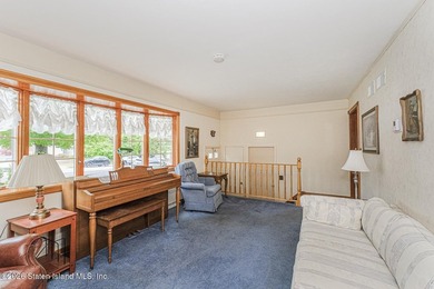 Unlock the potential in this charming 3 bed 2 bath ranch with a - photo 5