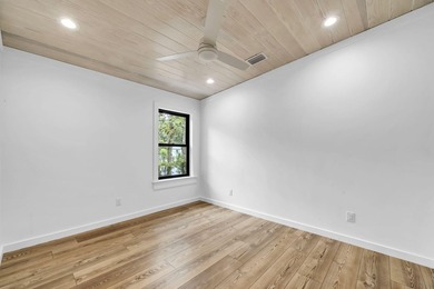 Professional and concise Contemporary residence located on a - photo 6