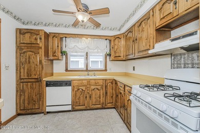 Unlock the potential in this charming 3 bed 2 bath ranch with a - photo 6