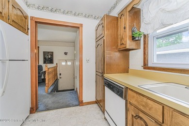 Unlock the potential in this charming 3 bed 2 bath ranch with a - photo 7