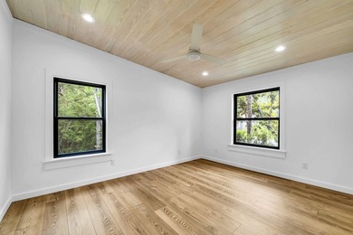 Professional and concise Contemporary residence located on a - photo 8