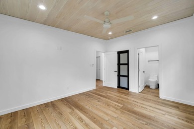 Professional and concise Contemporary residence located on a - photo 9