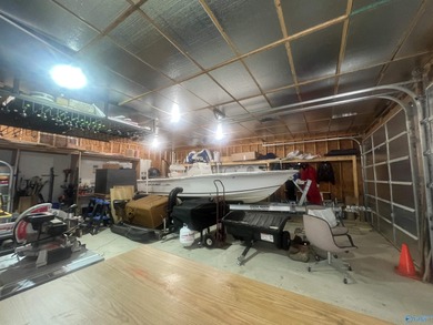 Discover the perfect waterfront family getaway on Lake Weiss in - photo 50