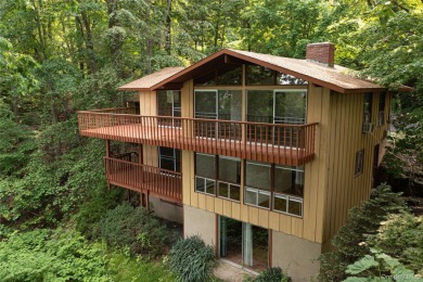 (private lake, pond, creek) Home Sale Pending in Nyack New York