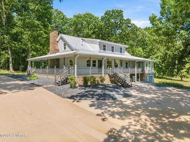 MOVE-IN-READY, COUNTRY ESTATE on 7.3 acres in Paris Tennessee - photo 2