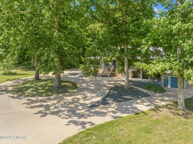 MOVE-IN-READY, COUNTRY ESTATE on 7.3 acres in Paris Tennessee - photo 3