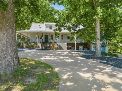MOVE-IN-READY, COUNTRY ESTATE on 7.3 acres in Paris Tennessee - photo 4