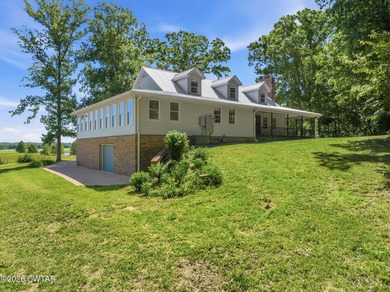 MOVE-IN-READY, COUNTRY ESTATE on 7.3 acres in Paris Tennessee - photo 6