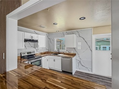 Beautifully updated coastal charmer in sought-after PA Cliffs! - photo 11