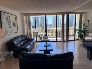 Little Maule Lake Condo For Sale in Aventura Florida