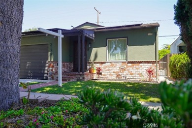 Welcome to this charming 2-bedroom, 1-bath home nestled in the - photo 2