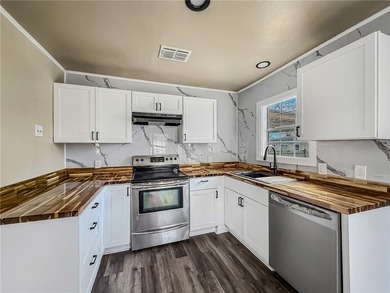 Beautifully updated coastal charmer in sought-after PA Cliffs! - photo 14