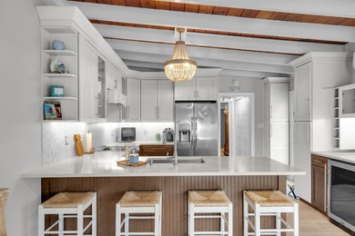 Welcome to your Waterfront Paradise! This beautifully remodeled - photo 15