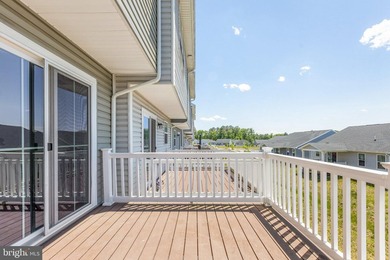 Quick Closing, like new, move-in ready, 3 level residence, in - photo 25