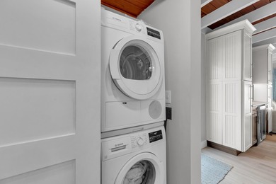 Welcome to your Waterfront Paradise! This beautifully remodeled - photo 27