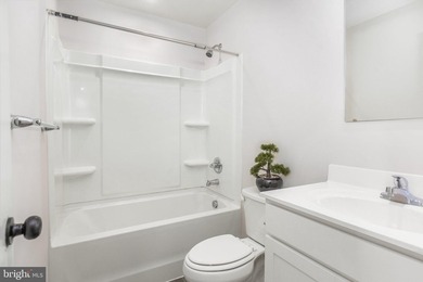 Quick Closing, like new, move-in ready, 3 level residence, in - photo 31