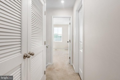 Quick Closing, like new, move-in ready, 3 level residence, in - photo 36