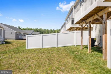 Quick Closing, like new, move-in ready, 3 level residence, in - photo 40