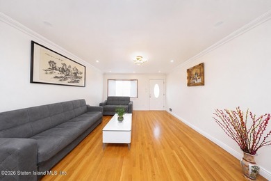 Located in the desirable Dongan Hills area above Hylan Boulevard - photo 3