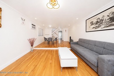 Located in the desirable Dongan Hills area above Hylan Boulevard - photo 4