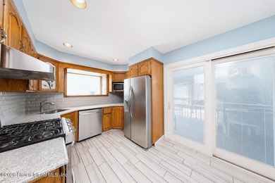 Located in the desirable Dongan Hills area above Hylan Boulevard - photo 8
