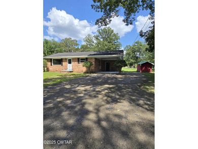 (private lake, pond, creek) Home For Sale in Saltillo Tennessee