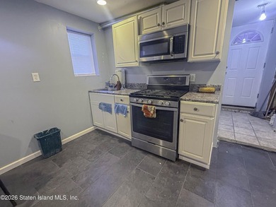 SUPER INVESTMENT,5/5,CLOSE TO FERRY,. Level 1 & Basement: 2BDRM - photo 3