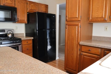 Enjoy easy living in Greenbriar Woodlands, a 55+ gated community - photo 6