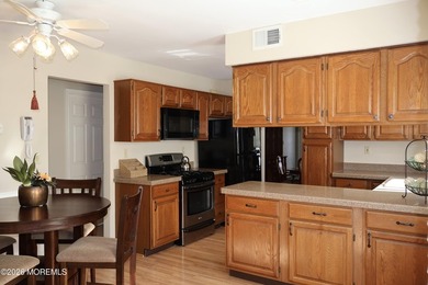 Enjoy easy living in Greenbriar Woodlands, a 55+ gated community - photo 8