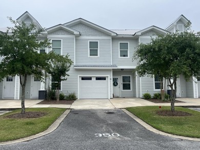 This Savannah floor plan features 3 bedrooms, 2.5 baths, and a - photo 1