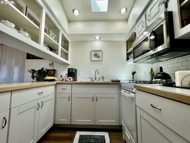 Enjoy coastal living with Pacific Ocean views from this - photo 11