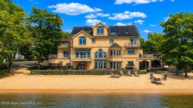 Exceptional waterfront estate with private dock and over 700 - photo 1
