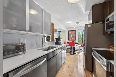 Beautiful and well-maintained condo in an incredible location - photo 18