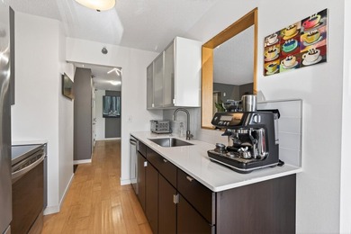 Beautiful and well-maintained condo in an incredible location - photo 20