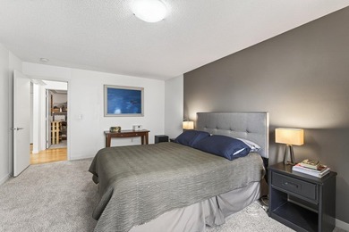 Beautiful and well-maintained condo in an incredible location - photo 26