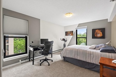 Beautiful and well-maintained condo in an incredible location - photo 28