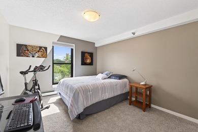 Beautiful and well-maintained condo in an incredible location - photo 29