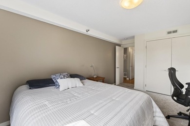 Beautiful and well-maintained condo in an incredible location - photo 30