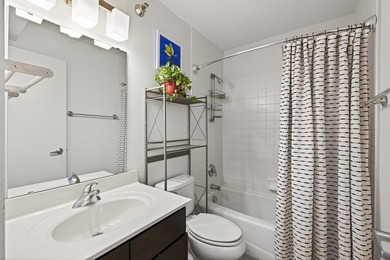 Beautiful and well-maintained condo in an incredible location - photo 31