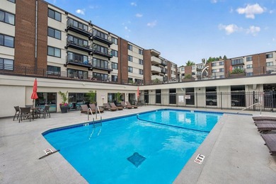 Beautiful and well-maintained condo in an incredible location - photo 36