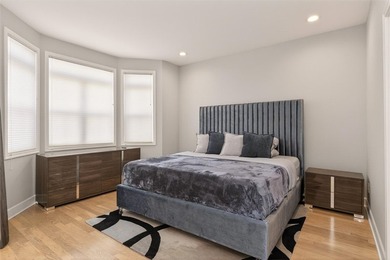 Luxury, comfort, and convenience. Welcome to 159 N Plymouth: a - photo 19