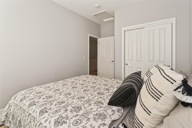 Luxury, comfort, and convenience. Welcome to 159 N Plymouth: a - photo 30